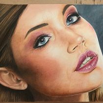 Mi Proyecto del curso: Retrato realista con lápices de colores. Traditional illustration, Fine Arts, Pencil Drawing, Drawing, Portrait Drawing, Realistic Drawing, Artistic Drawing, and Colored Pencil Drawing project by moramodista - 04.09.2022