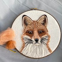 Project - Needle Felting: Paint Portraits with Wool. Arts, Crafts, Fiber Arts, Naturalistic Illustration, Needle Felting, and Textile Design project by lizabeth.fox - 04.09.2022