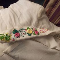 Mi Proyecto del curso: Técnicas básicas de bordado: puntadas, composiciones y gamas cromáticas. Un projet de Création d'accessoires, Création de costumes, Broderie, Théorie des couleurs , et Design textile de Elena Rodríguez López - 12.04.2022