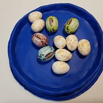 My project for course: Decoration Techniques with Acrylic Resin. Un progetto di Product design di Bianca Jalba - 16.04.2022