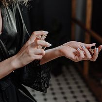 Meu projeto do curso: Escrita de conto: crie uma ficção a partir de sua experiência pessoal (Do que eu falo quando falo de perfumes?). Writing, Creativit, Stor, telling, Narrative, Non-Fiction Writing, and Creative Writing project by Marcelo Nascimento - 04.08.2022