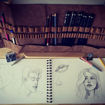 Sortir de sa zone de confort . Sketching, Drawing, Portrait Drawing, Artistic Drawing, and Sketchbook project by Charlène Doeuff - 04.29.2022