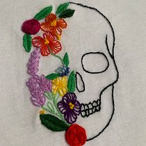 Il mio progetto del corso: Ricamo a mano anatomico e floreale per capi e accessori. Projekt z dziedziny  Haft, Upc, cling, Wzornictwo tekst i liów użytkownika ilaria.cri83 - 01.05.2022