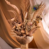 My project for course: Centerpiece Design with Dried and Preserved Flowers. Design de interiores, Paisagismo, Decoração de interiores, DIY, e Design floral e vegetal projeto de Lavinia Erghelan - 04.05.2022