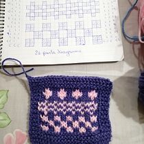 Mi Proyecto del curso: Diseño y tejido de punto con la técnica jacquard. Accessor, Design, Fiber Arts, Knitting, and Textile Design project by María Meza - 05.04.2022