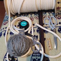 Mi Proyecto del curso: Macramé: nudos básicos y complejos. Een project van Ontwerp van accessoires, Interieurontwerp,  Interieurdecoratie, Textiel, Macramé y Textielontwerp van Kari Galarza - 05.05.2022
