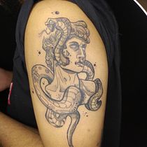 Meu projeto do curso: Técnicas de tatuagem blackwork com fine line. Tattoo Design, Traditional illustration, and Character Design project by Guilherme Joia - 04.29.2022