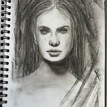 Mi Proyecto del curso: Retrato artístico al carboncillo: creando atmósferas. Ilustração tradicional, Artes plásticas, Desenho, Desenho de retrato, Desenho realista, e Desenho artístico projeto de Luis Carvajal - 06.05.2022