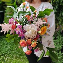 Il mio progetto del corso: Floral design con fiori stagionali. Design de interiores, Paisagismo, Decoração de interiores, DIY, e Design floral e vegetal projeto de comestellarossa - 08.05.2022