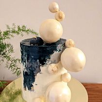 My project for course: Cake Design: Modern Decorating Techniques. Un progetto di Design e DIY di monika092 - 04.04.2022