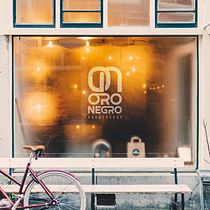 Mi Proyecto del curso: Diseño de marcas con retícula "ORO NEGRO". Un progetto di Design, Br, ing, Br, identit e Design di loghi di Gustavo Saffo - 10.05.2022
