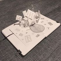 Viaje de mis letras: volando con un colibrí dorado. Un projet de Lettering, Dessin, Lettering manuel , et Carnet de croquis de Germano Ruggeri - 13.05.2022