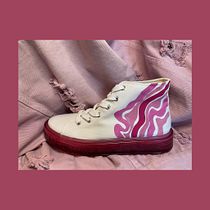 My project for course: Sneaker Restoration and Customization. Un progetto di Design di accessori, Fashion design, Pittura acrilica, DIY, Upc e cling di V. Laora - 14.05.2022