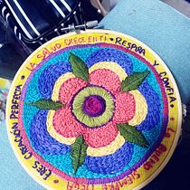 Mi proyecto del curso: Técnicas básicas de bordado: puntadas, composiciones y gamas cromáticas. Accessor, Design, Costume Design, Embroider, Color Theor, and Textile Design project by Kátheryn Bermúdez - 05.15.2022