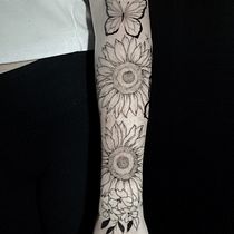Meu projeto do curso: Tatuagem botânica com pontilhismo. Ilustração tradicional, Desenho de tatuagens e Ilustração botânica projeto de Sonia Carolina Matheus - 28.04.2022