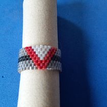 My project for course: Beaded Jewelry Design: Weave Elegant Patterns part 1: rings. Accessor, Design, Arts, Crafts, Jewelr, Design, and Fiber Arts project by Kasia Aragon - 05.19.2022