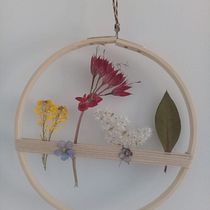 Meu projeto do curso: Técnicas básicas para prensar flores e plantas. Arts, Crafts, Fine Arts, Collage, DIY, Floral, and Plant Design project by Débora Cristina Soares - 05.19.2022