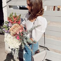 My project for course: Floral Bouquet Creation for Beginners. Interior Design, L, scape Architecture, Decoration, DIY, Floral, and Plant Design project by puccisgolf - 05.14.2022