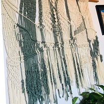 Mi proyecto del curso: Macramé: nudos básicos y complejos. Een project van Ontwerp van accessoires, Interieurontwerp,  Interieurdecoratie, Textiel, Macramé y Textielontwerp van Leticia Mori - 26.05.2022