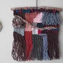 My project for course: Introduction to Frame Loom Tapestry. Accessor, Design, Decoration, Fiber Arts, Weaving, and Textile Design project by Greta Augaityte - 05.27.2022