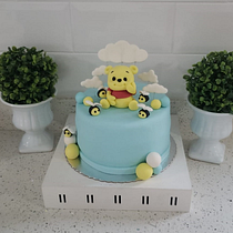 Meu projeto do curso: Mini Bolo Urso Pooh Baby. Design, Character Design, and DIY project by Tamires Leal Tobias Borelli - 05.24.2022
