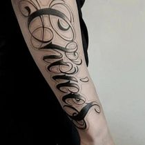 Il mio progetto del corso: Tatuaggi in freehand lettering corsivo. Lettering, e Desenho de tatuagens projeto de lauraocchineri - 07.05.2022