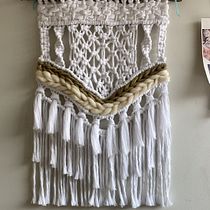Mi proyecto del curso: Introducción al macramé: creación de un tapiz decorativo Ein Projekt aus dem Bereich Erweiterungsentwicklung, H, werk, Innendesign, Dekoration von Innenräumen, Weben, Makramee und Textildesign von Carla Sandoval Loyola - 02.06.2022
