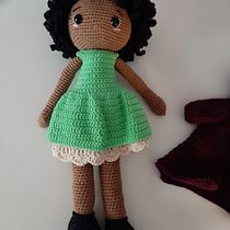 Mi proyecto del curso: Amigurumi: diseño de ropa, pelo y complementos. Un proyecto de Artesanía, Diseño de juguetes, Tejido, Crochet, Amigurumi y Diseño textil de Sheila Hernández - 05.06.2022