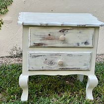 Mi proyecto del curso: Upcycling de muebles vintage con técnicas de pintura. Artesanato, Design e fabricação de móveis, Design de interiores, Pintura, DIY, Marcenaria, Upc, cling, Pintura decorativa, Restauração e upc, e cling de móveis projeto de Erika Castañeda - 29.05.2022