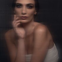 Il mio progetto del corso: Ritratto fotografico attraverso superfici traslucide. Un progetto di Fotografia, Postproduzione fotografica, Fotografia di ritratto, Fotografia in studio, Fotografia digitale e Fotografia artistica di luca.onnis - 06.06.2022