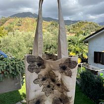Il mio progetto del corso: Stampa botanica su tessuto e carta. Arts, Crafts, Fashion Design, DIY, Textile D, eing, Textile Printing, and Textile Design project by Cristina Pedrinzani - 11.01.2022