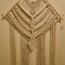 Minha primeira tapeçaria. Un progetto di Design di accessori, Artigianato, Fiber Art, Macramè e Textile Design di carollagni - 13.06.2022