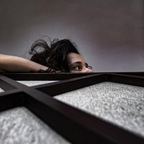 Melancholia (melancholy) by Vaydehi Khandelwal . Un projet de Photographie, Photographie de portrait, Photographie de studio , et Autoportrait photographique de Vaydehi Khandelwal - 14.06.2022