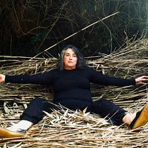 My project for course: The Art of Self-Portraits: Expressing Yourself through Photography. Un projet de Photographie, Photographie de portrait, Photographie de studio , et Autoportrait photographique de elizastephens - 17.06.2022
