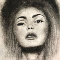 My project for course: Artistic Charcoal Portraiture: Creating Atmosphere. Ilustração tradicional, Artes plásticas, Desenho, Desenho de retrato, Desenho realista, e Desenho artístico projeto de Jackie Carey - 20.06.2022