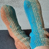 Mi proyecto del curso: Diseño y tejido de calcetines en crochet. Fashion Design, Fiber Arts, DIY, Crochet, and Textile Design project by Laura - 06.21.2022