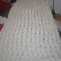 Mi proyecto del curso: Introducción al arm knitting y teñido de lana. Un progetto di Interior Design, Fiber Art, Tintura tessile, Maglia e Textile Design di Débora Daniela Zalazar - 21.06.2022