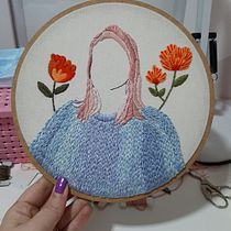 Mi proyecto del curso: Retrato bordado con elementos botánicos. Un proyecto de Bordado y Diseño textil de c.nowacki91 - 22.06.2022