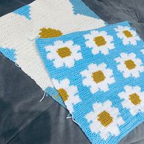 Meu projeto do curso: Intarsia crochê: teça suas tapeçarias. Fashion Design, Decoration, Fiber Arts, DIY, Crochet, and Textile Design project by re_panseri - 06.24.2022