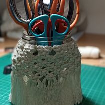 Il mio progetto del corso: Design di accessori in macramè piccolo portaforbici . Un proyecto de Diseño de complementos, Artesanía, Decoración de interiores, Tejido, Diseño textil y Macramé de Monica Cec - 29.06.2022