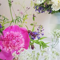 My project for course: Floral Arrangement Design with Seasonal Blooms. Design de interiores, Paisagismo, Decoração de interiores, DIY, e Design floral e vegetal projeto de Elena Zhivova - 29.06.2022