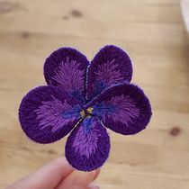 Mi proyecto del curso: Bordado stumpwork: crea adornos en 3D. Jewelr, Design, Embroider, and Textile Design project by Isabel - 06.30.2022