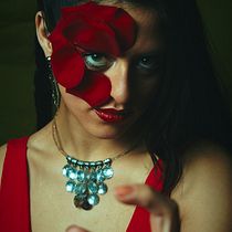 Sesión Flores. Un projet de Photographie de portrait, Photographie numérique, Photographie artistique , et Photographie de Fabio Adrian Vázquez Coronel - 19.08.2022