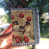 Caderneta Costurada. Photograph, Paper Craft, Embroider, DIY, and Textile Design project by Gisett Lara - 07.02.2022
