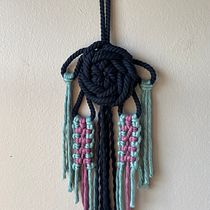 Mi proyecto del curso: Muestrario de nudos de macramé. Un progetto di Design di accessori, Artigianato, Fiber Art, Macramè e Textile Design di Marisel Bosques Rosado - 04.07.2022