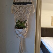 My project for course: Macramé Accessory Design. Un proyecto de Diseño de complementos, Artesanía, Decoración de interiores, Tejido, Macramé y Diseño textil de orianatasco1991 - 05.07.2022