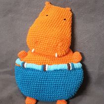 Mon projet du cours : Amigurumis : créez des personnages en 2D. Accessor, Design, Arts, Crafts, Fiber Arts, Crochet, and Textile Design project by sabineborona - 07.06.2022