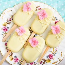 My project for course: Sugar Flowers for Cake Designs. Un progetto di Design e DIY di eldasbrito - 06.07.2022