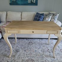 Mi proyecto del curso: Iniciación a la chalk paint. Artesanato, Design e fabricação de móveis, Design de interiores, Pintura, DIY, Upc, cling, Pintura decorativa, Restauração e upc, e cling de móveis projeto de Amarilis Quintero - 06.07.2022