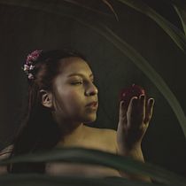 Mi proyecto del curso: Autorretrato fotográfico conceptual. Photograph, Post-production, Photo Retouching, Portrait Photograph, Studio Photograph, Fine-Art Photograph, Photomontage, Self-Portrait Photograph, and Photograph project by Yazii Otz - 07.08.2022